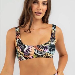 Billabong A/div bikini top size medium